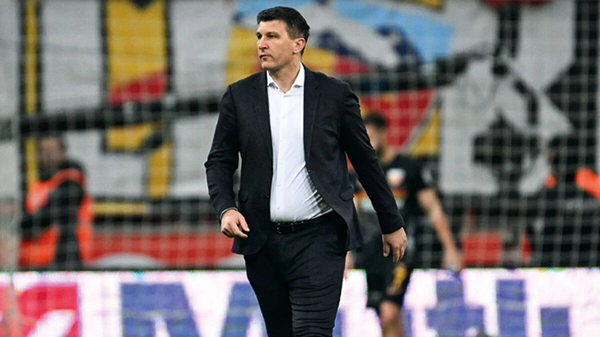 Kasımpaşa galibiyetinin ardından Jakirovic, Bu galibiyet için büyük bir bedel ödedik. Bizim için ağırdı. 6 oyuncumuzu kaybettik. Cezalılar. Aynı zamanda sakatlık yaşadık.