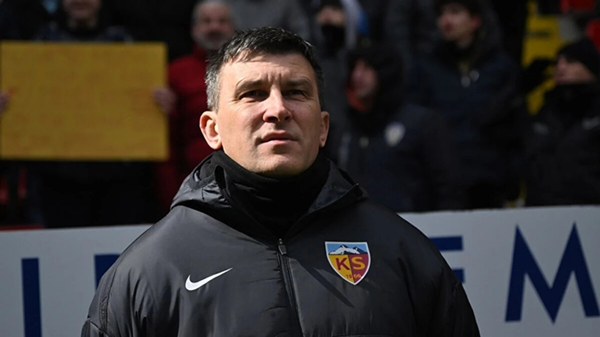 Gökhan aramıza katılacak. Şu an elimizde 12 tane oyuncumuz var. Bu oyuncularla beraber Fenerbahçe maçına hazırlanacağız" dedi. <br>