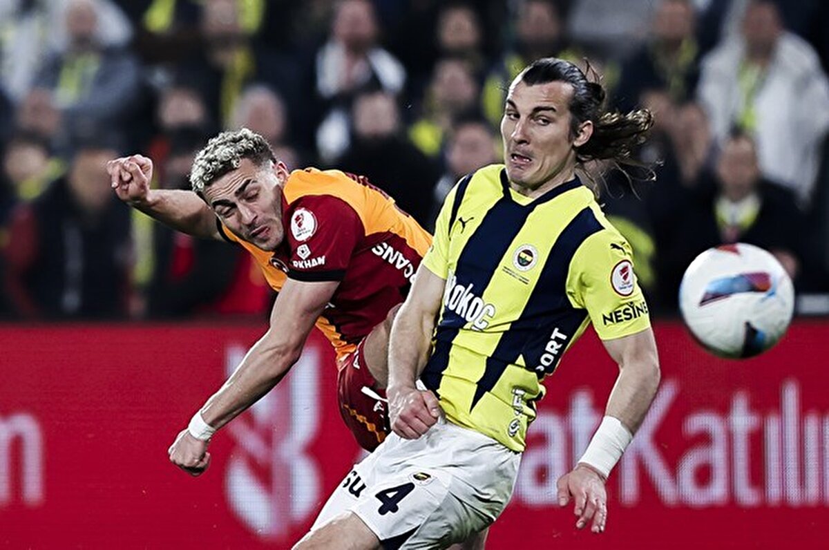 Fenerbahçe'nin 1,12 milyar lira (29,72 milyon avro) zararla kapattığı dönemde, Galatasaray da 1,07 milyar liralık (28,19 milyon avro) zarara engel olamadı.