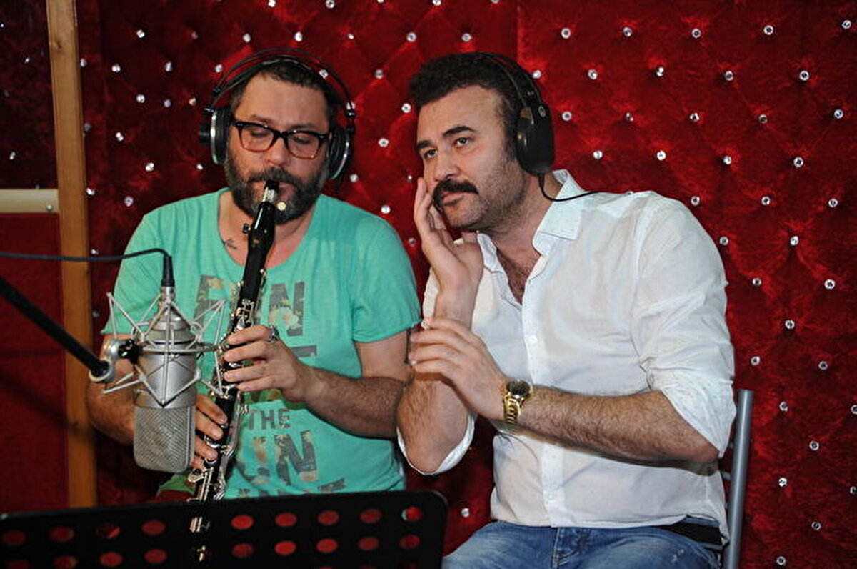 Habertürk'ten Mustafa Şekeroğlu'nun haberine göre; Bir süredir ağabeyi İbrahim Tatlıses ile yaşadığı polemikle gündemde olan Hüseyin Tatlı, geçen hafta sonu Antalya'daki bir mekanda sahne alarak konser verdi. Konser sonrası kendisi için çağırılan taksiye binen ünlü şarkıcı kalacağı otele geldiğinde taksici, mekan tarafından karşılanması gereken ücreti ünlü sanatçıdan talep etti.