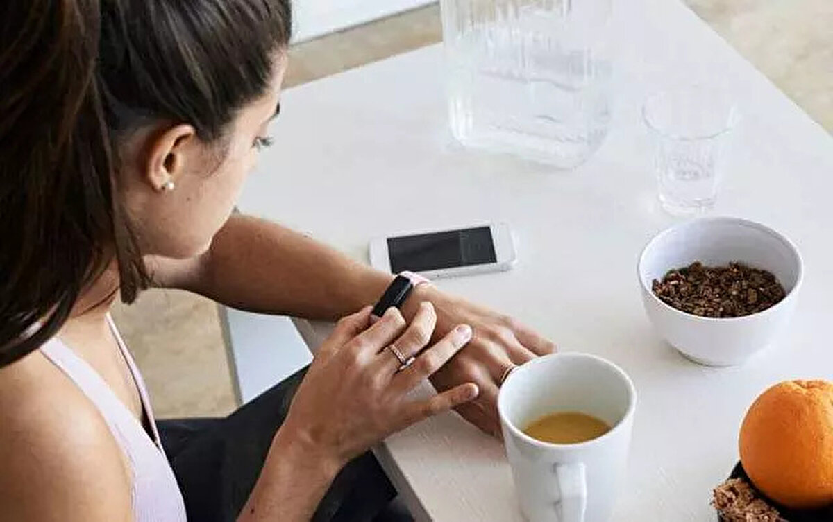 1- Kas Gücünüzü Artırır<br><br> <br><br>Yapılan araştırmalar, antrenman öncesi kahve içmenin kas kasılmalarının kuvvetini artırarak daha ağır ağırlıkları kaldırmanıza olanak tanıyabileceğini gösteriyor. Bu durumda egzersiz yaparken daha verimli olmanıza sebep olur.