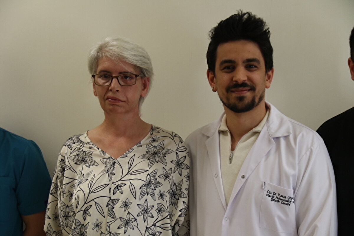 Operasyonu gerçekleştiren Plastik Cerrahi Uzmanı Dr. Yunus Çınar ise bu tedavinin Eskişehir Şehir Hastanesi'nde ilk kez uygulandığını bildirdi.