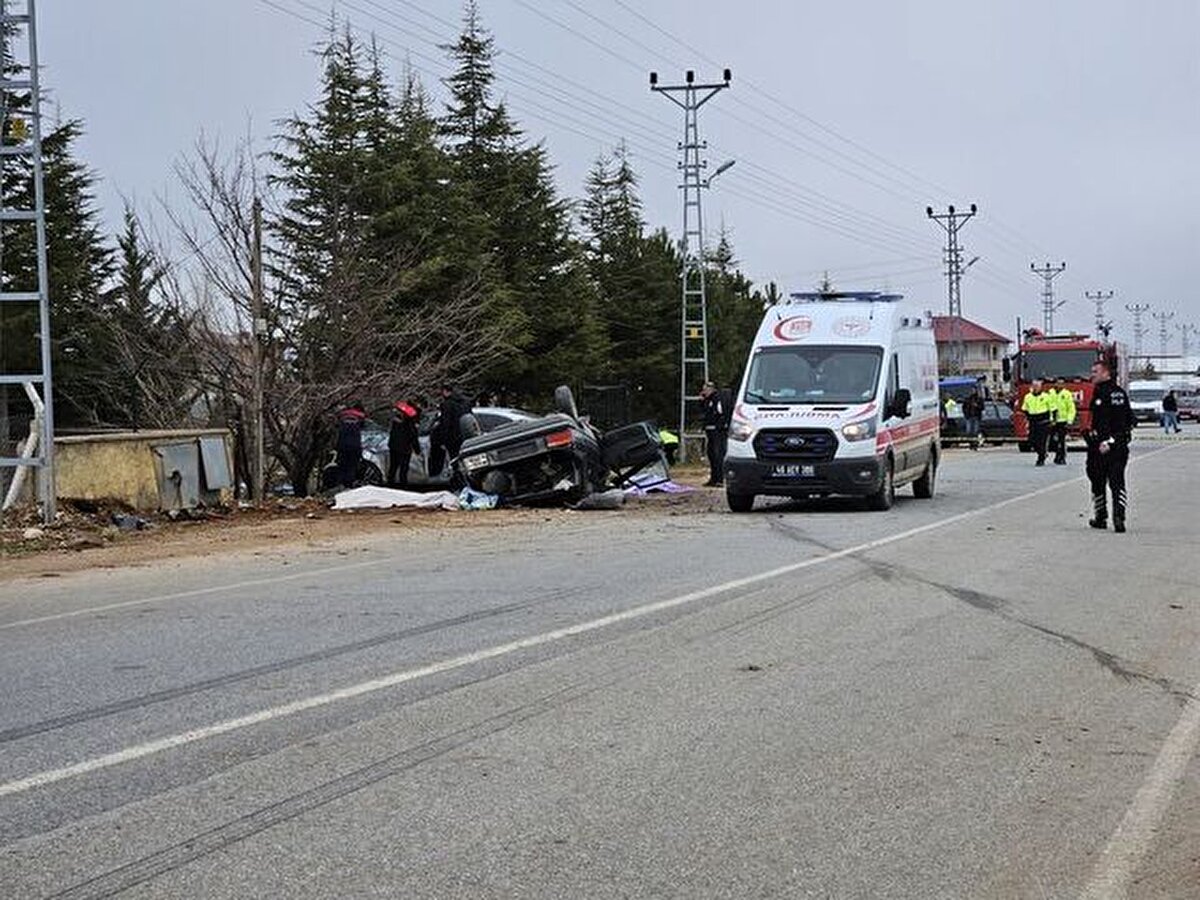 İsmet B. idaresindeki otomobil, Alparslan Mahallesi Mehmet Akif Caddesi'nde Durdu Güven idaresindeki otomobil ile çarpıştı.