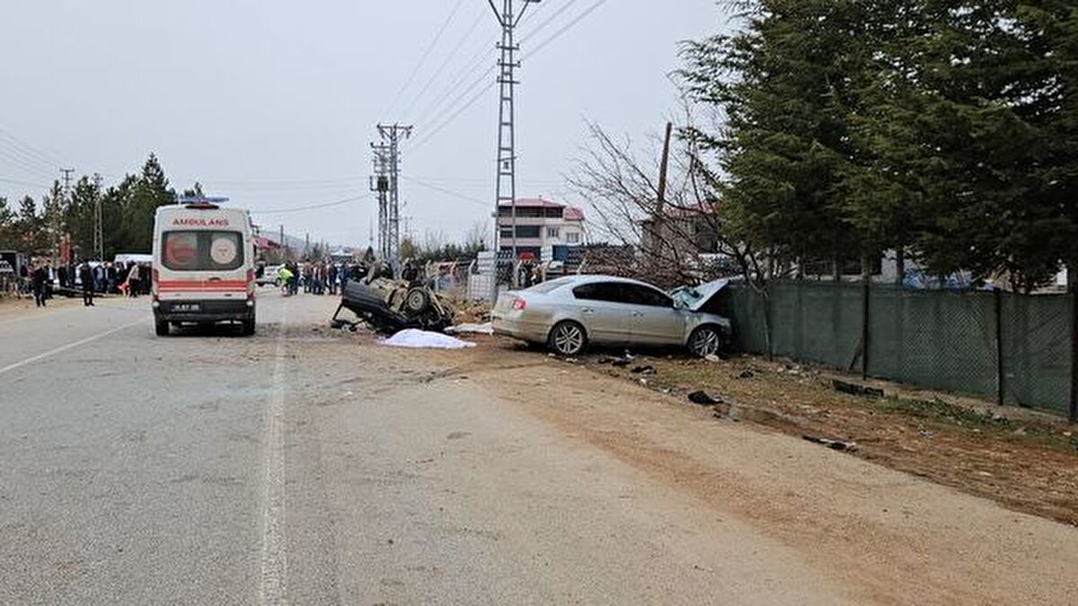 Çevredekilerin ihbarıyla kaza yerine 112 Acil Sağlık, polis ve itfaiye ekipleri sevk edildi.