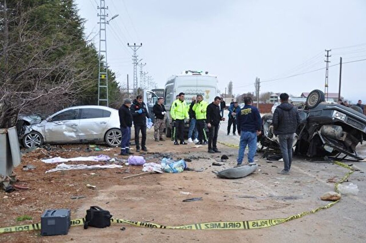 Yaralılar, ambulanslarla Afşin ve Elbistan'daki hastanelere sevk edildi.