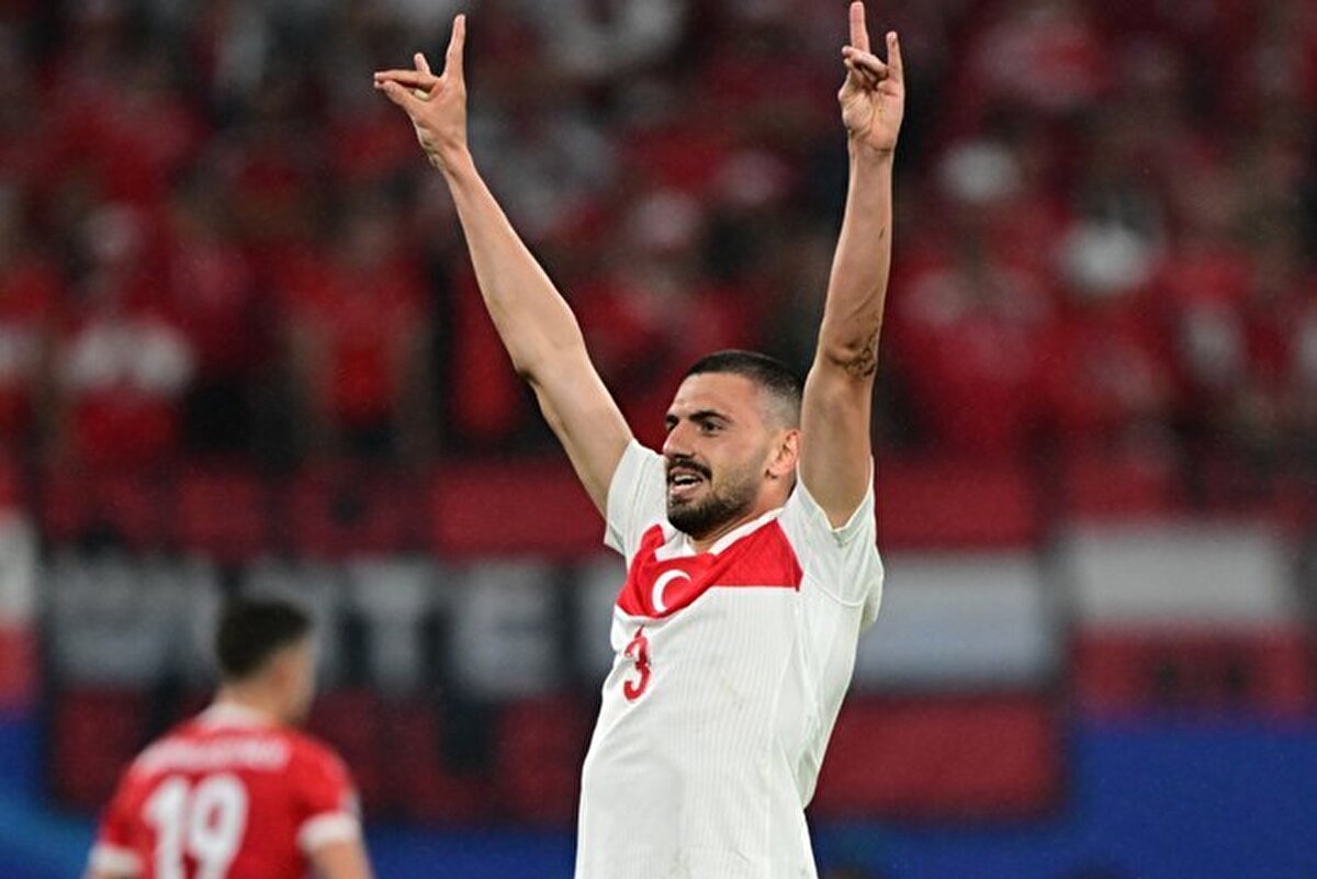 Milli futbolcu, bu programa katılan ilk Türk sporcu oldu.