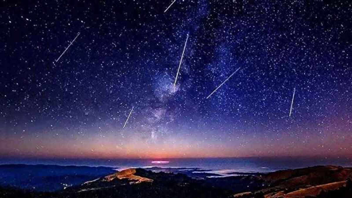 Eta Aquarid yağmuru ise Türkiye’den sınırlı sayıda gözlemlenebilecek. Güney ufkuna yakın konumda yer alan meteorlar, özellikle sabaha karşı saatlerde daha iyi görülebilir.