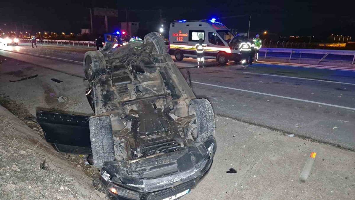 Kaza, gece saat 03.00 sıralarında Karaman-Konya kara yolunun 10. kilometresinde meydana geldi.