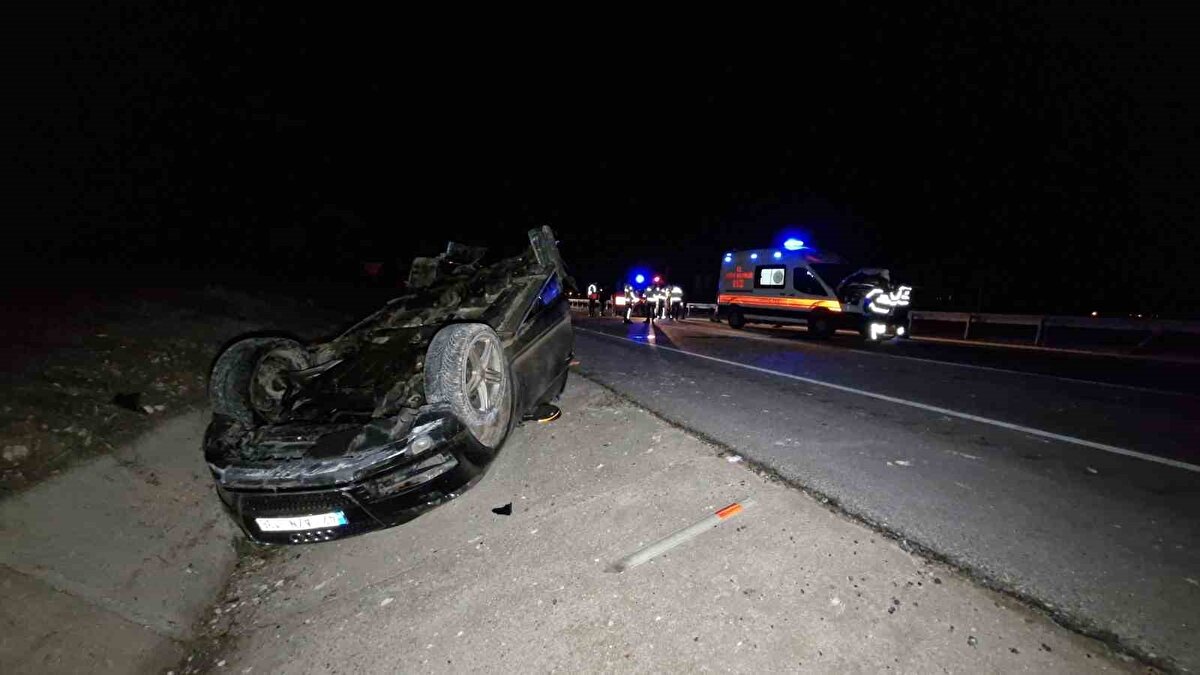 Edinilen bilgiye göre, aynı istikamette seyreden Niyazi K. idaresindeki 42 AZN 136 plakalı Audi marka cipe arkadan gelen Ramazan Berkay Eroğlu idaresindeki 06 ABG 898 plakalı BMW marka otomobil çarptı.