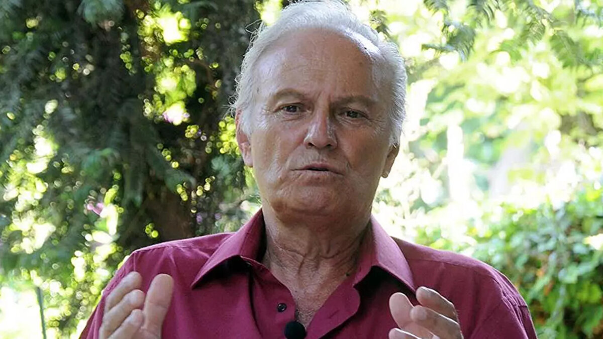 Ediz Hun'un yaklaşık 8 ay önce ameliyat olduğu ortaya çıktı. Geçtiğimiz yıl kanser olduğu iddia edilen oyuncu sessizliğini korumuştu.