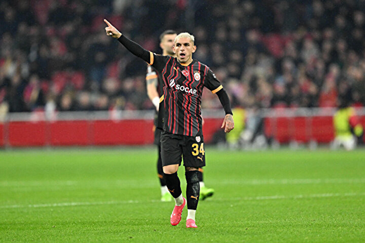 İstanbul'da yaşamaktan bir hayli memnun olan Torreira, 2022- 23 sezonunun yazında Premier Lig devi Arsenal'den 6 milyon Euro bonservis parası karşılığında Galatasaray'a transfer olmuştu.<br>