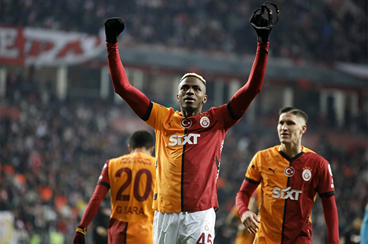 Osimhen'in "Galatasaray sonsuza kadar kalbimde olacak" ifadesi bazı kesimler tarafından ayrılık mesajı olarak yorumlandı.<br>