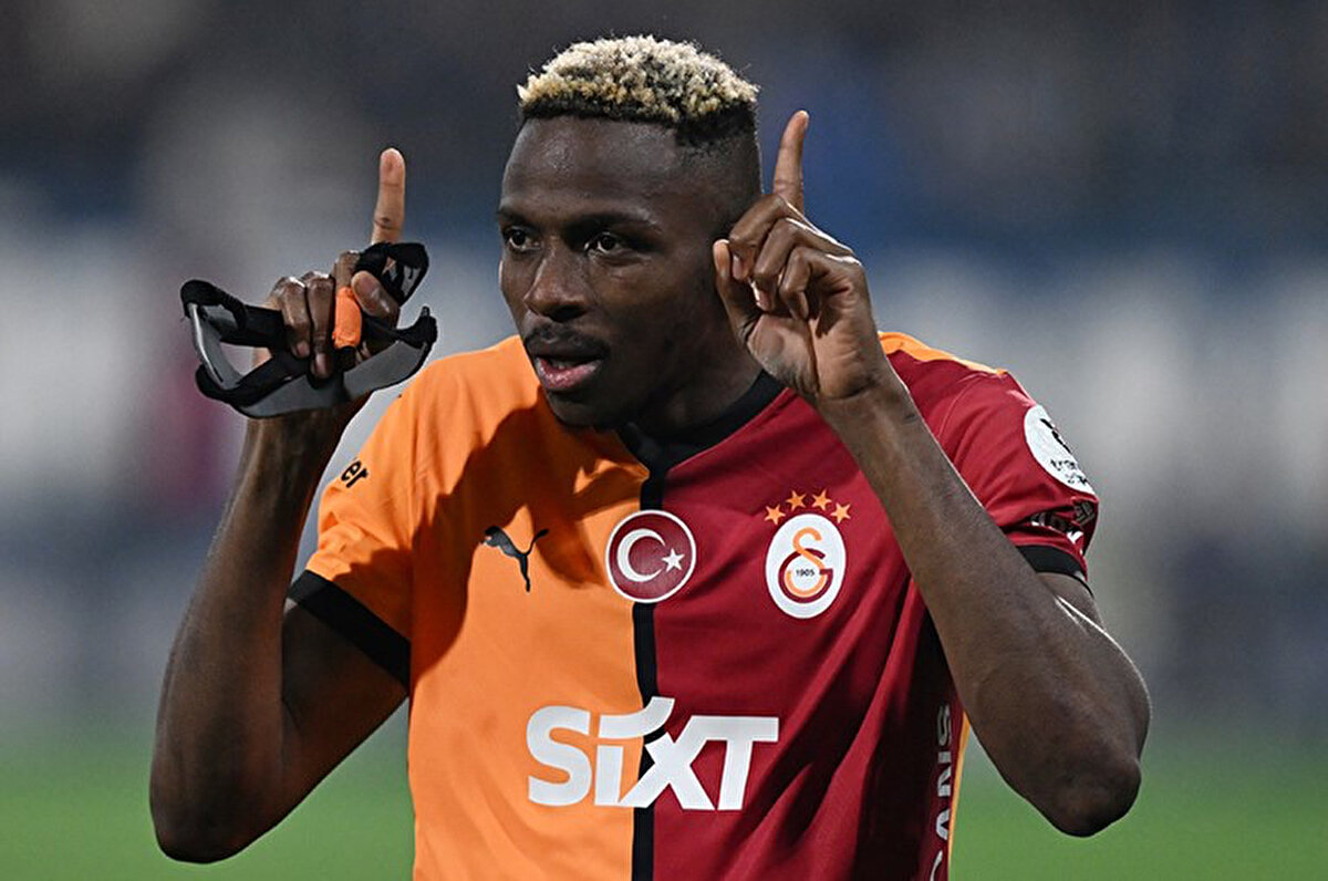 Galatasaray'ın 2-0 kazandığı Samsunspor maçının ardından Victor Osimhen gündem olan açıklamalarda bulundu. Kiralık olarak sarı-kırmızılıların formasını giyen Nijeryalı yıldız, "Transfer konusunda sezon sonunda göreceğiz ama her şeye rağmen Galatasaray sonsuza kadar kalbimde olacak." demişti.<br>