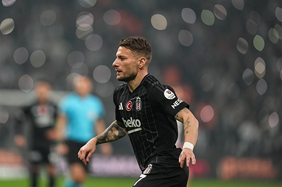 Beşiktaş'ın sezon başında Lazio'dan kadrosuna kattığı ve 2 yıllık sözleşme imzaladığı Ciro Immobile, siyah-beyazlılardan ayrılıyor.<br>