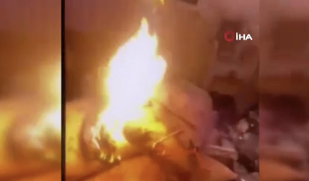 Öfkesini alamayan Samet Ö., daha sonra evin mutfağını ateşe verdi. 