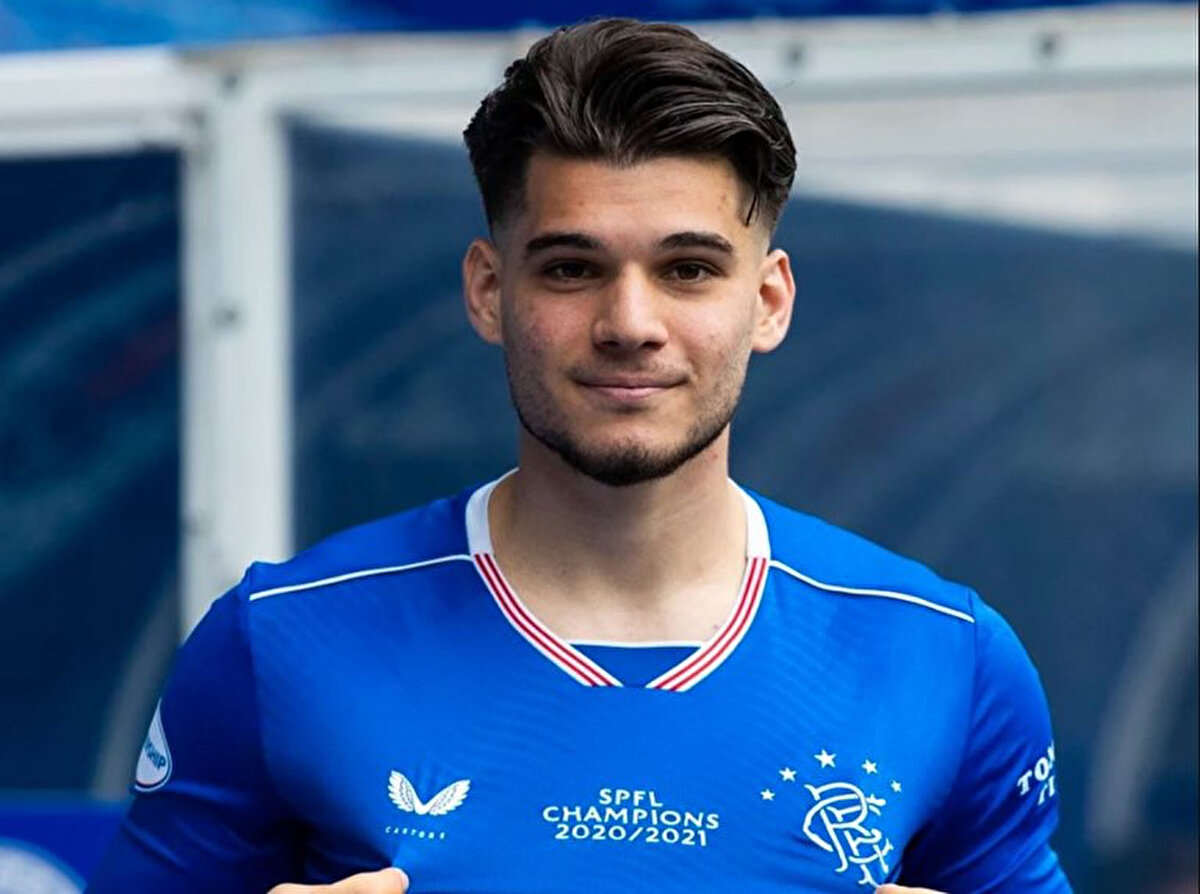 Futbolcunun menajeriyle de görüştüğünü ve özellikle yazın bonservisini eline alacak olması nedeniyle Bundesliga'dan iki takımın Hagi'yle ilgilendiğini iddia eden Ilie, "Hoffenheim ve Borussia Mönchengladbach. Zaten görüşmekler de yapıldı. Menajeri Gladbach'la görüştü." diye konuştu.<br>