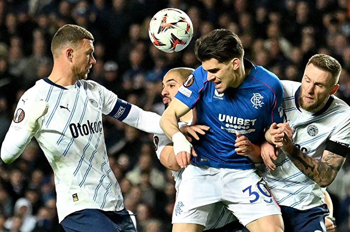 Adrian Ilie, henüz 26 yaşında olan Ianis'in bir kez daha üst düzeyde bir ligde forma giyeceğine inandığını vurgulayarak "Ianis'in ayrılıp üst düzey 4 ligden birine gideceğini düşünüyorum. Sözleşmesini uzatmakla çok ilgilendiklerini biliyorum ancak Ianis'in yaz için çok fazla görüşmesi var. Glasgow'daki son sezonu." dedi.<br>