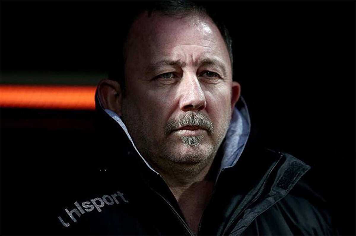 Fenerbahçe bu 3 maçı geçer son 4 haftaya böyle girerlerse Galatasaray, Trabzonspor'a gidiyor ama Fenerbahçe de Başakşehir'e gidiyor.<br>