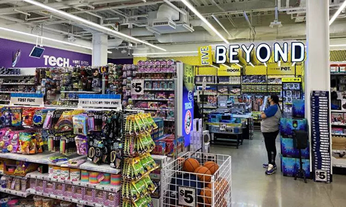 Oyuncak, giysi ve ev ürünleri üreticisi Five Below, Çin’den gelen kargo sevkiyatlarını askıya aldı.<br><br>