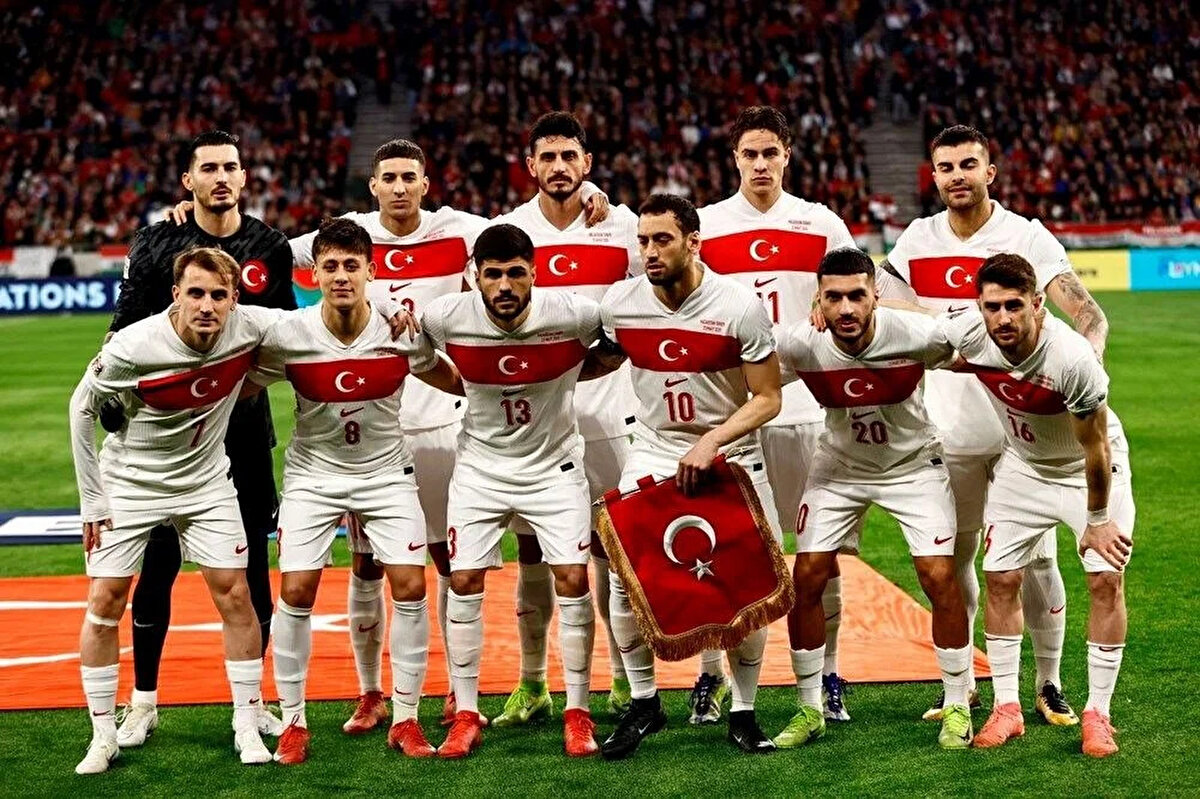 "Benfica forması giyen iki Türk oyuncu Orkun Kökçü ve Kerem Aktürkoğlu’nun yüksek performansla oynamaları, İsmail Yüksek’in özellikle milli maçlarda kendini uluslararası futbol çevresine tanıtması, Benfica’nın iştahını kabartmış olmalı..."