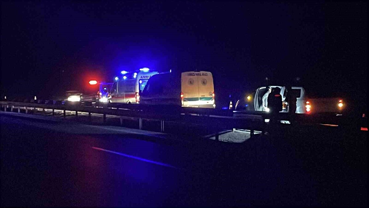 Durmayarak yoluna devam eden sürücü, jandarmayı arayarak bir insanın üzerinden geçmiş olabileceği ihbarında bulundu. 