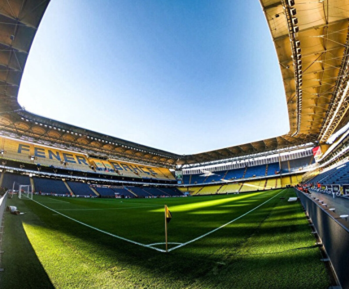 MAÇLAR FARKLI SAHADA YAPILACAK<br>Gazeteci İbrahim Seten katıldığı 343 Youtube programında Fenerbahçe Ülker Stadyumu'nun yeni sezon da yenileneceğini ve sarı-lacivertli ekibin iç saha maçlarını farklı sahada oynayacağını açıkladı.