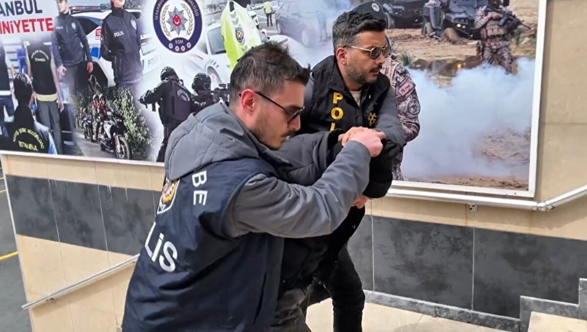 Kadıköy'de arkadaşlarıyla gittiği pazar yerinde bıçaklanarak kaldırıldığı hastanede hayatını kaybeden 15 yaşındaki Mattia Ahmet Minguzzi'nin mezarı, olayla ilgili davanın görüleceği gün tahrip edildi.