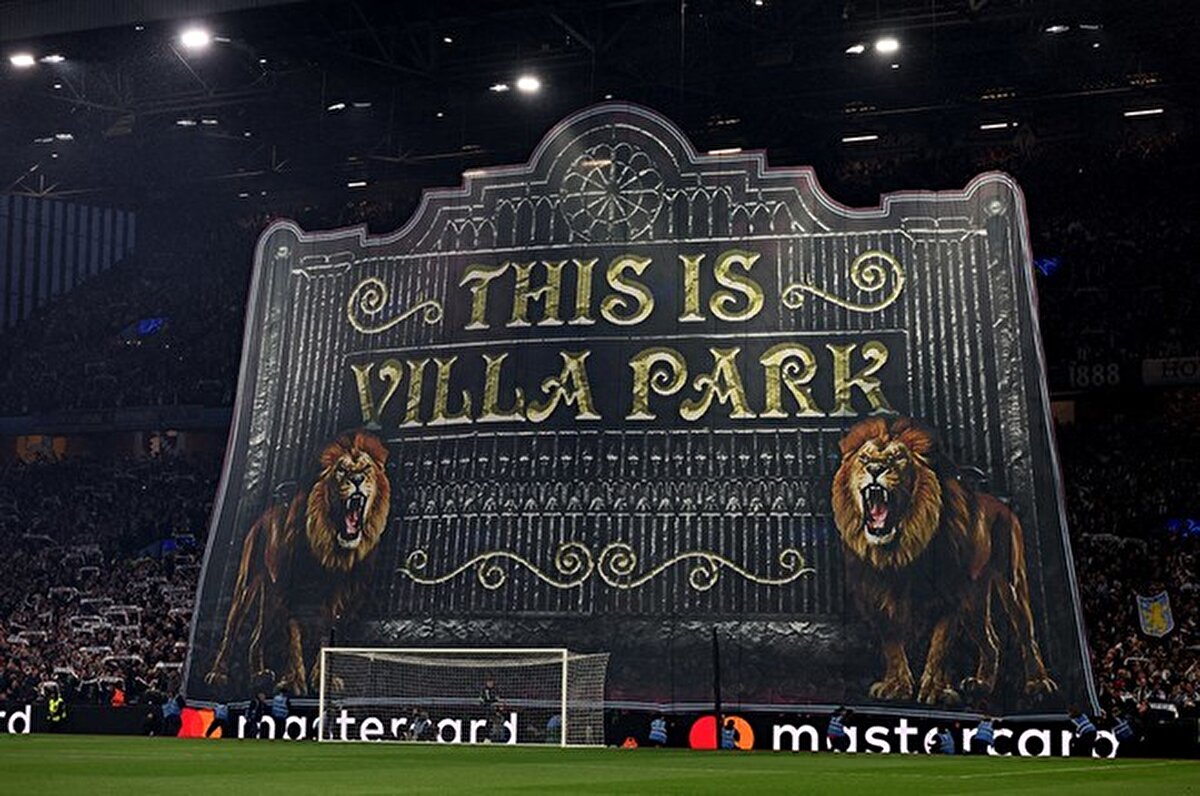 O anlar sosyal medyada viral olurken, PSG forması giyen futbolcuların yaşadığı şaşkınlık yayına yansıdı.