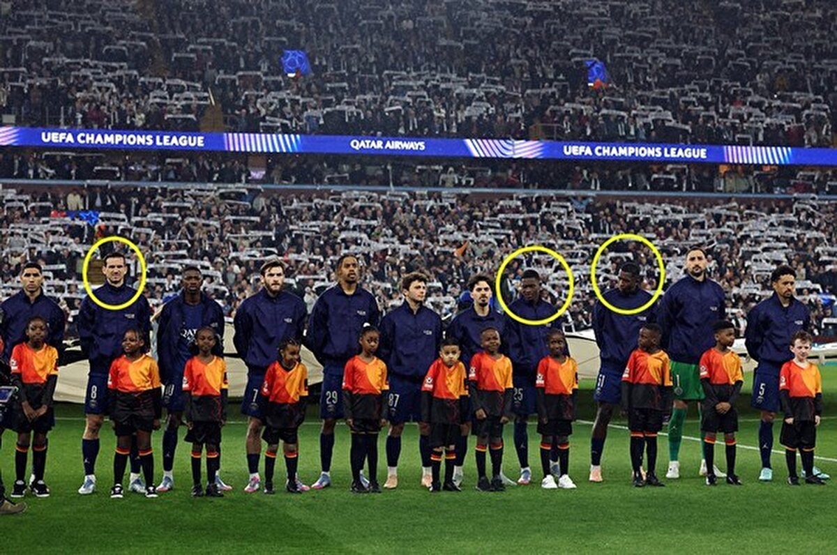 <br>Seremoninin ardından futbolcuların sahaya dağıldığı anda ise hata fark edildi ve bu kez Şampiyonlar Ligi müziği çalındı.