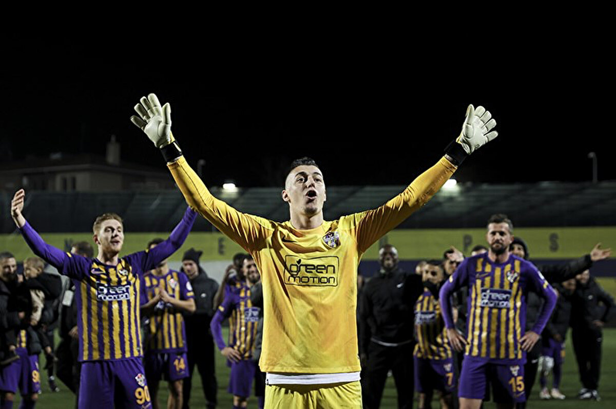 Kulaksız maç sonu yaptığı açıklamada, "Devre arası Ahmed Kutucu'yu Galatasaray'a verdik, şimdi Berke Özer potansiyel satabileceğimiz bir oyuncu. Evet, Berke'ye bir ilgi var. Bugün sadece Newcastle değil, Liverpool'un scout ekibi de buradaydı. Elimize gelen bir talep yok. O kulüplerden bize yazı geliyor, biz onların biletlerini yüklüyoruz. Geliyorlar, izliyorlar. Daha sonra resmi bir teklif gelirse en doğru bilgiyi birinci ağızdan sizlere de veririz." dedi.<br>