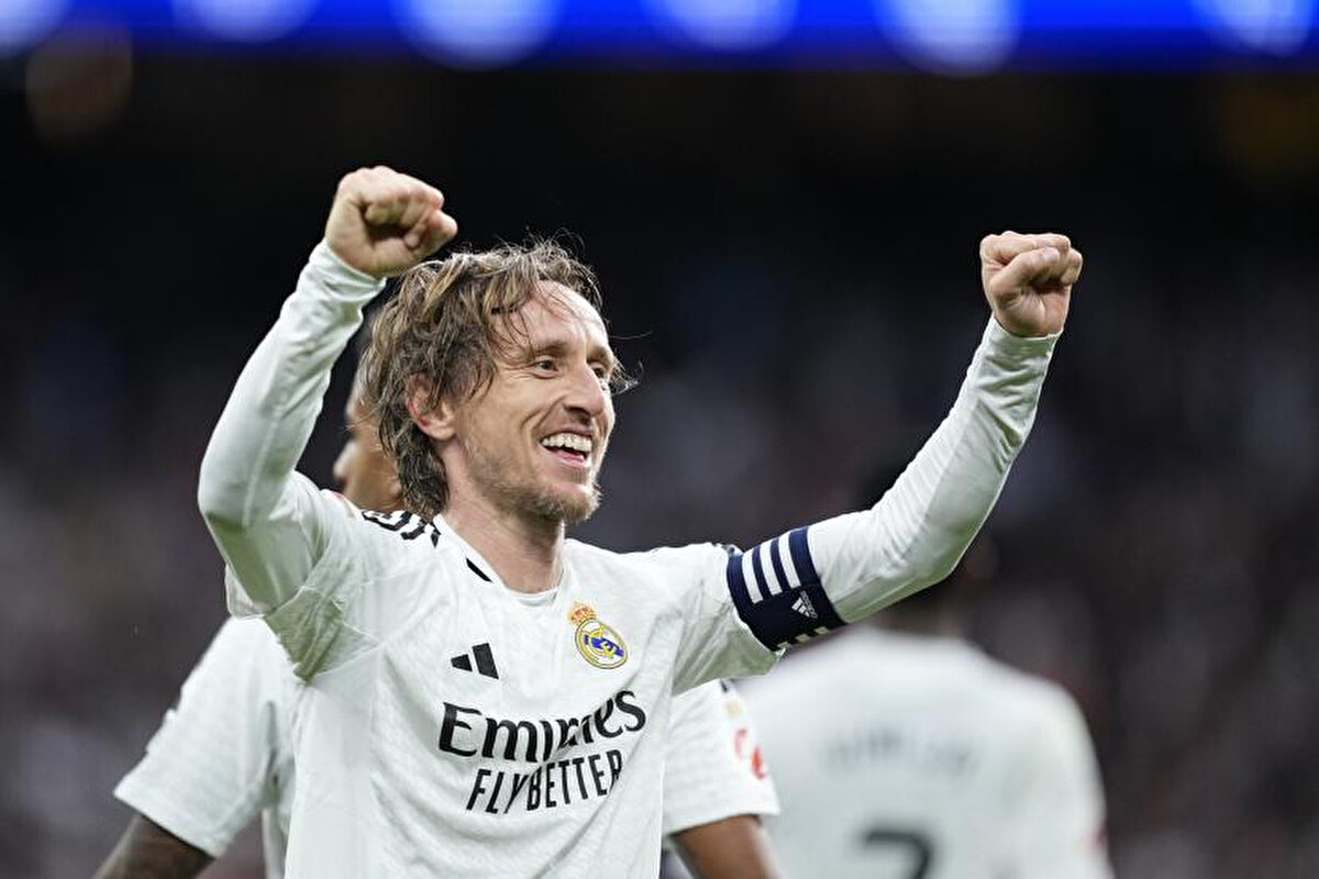 İngiltere Championship ekibi Swansea City, Luka Modric'in kulübün azınlık hisselerini satın aldığını açıkladı. Modric konuyla ilgili, "Bu, heyecan verici bir fırsat. Swansea'nin güçlü bir kimliği, inanılmaz bir taraftar kitlesi ve en üst düzeyde rekabet etme hırsı var. Amacım kulübün büyümesini olumlu bir şekilde desteklemek ve heyecan verici bir gelecek inşa etmeye yardımcı olmak." dedi.<br>