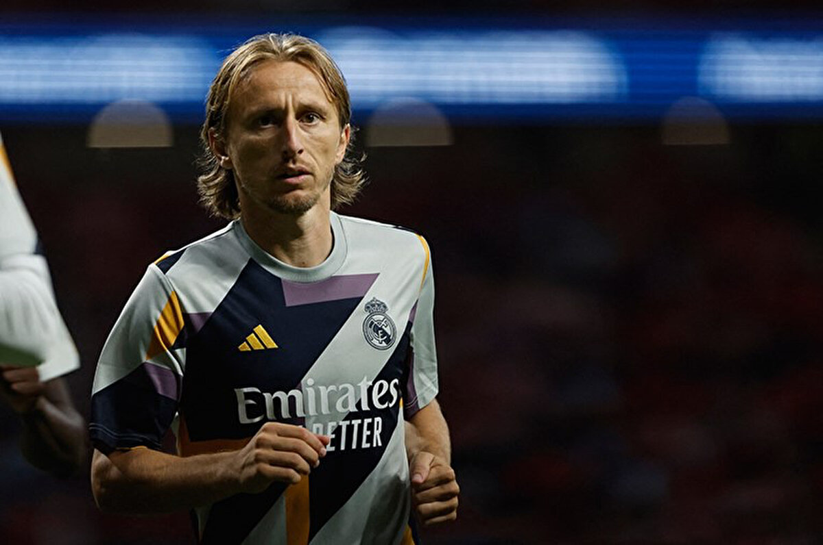 Real Madrid'le sözleşmesi sezon sonunda bitecek Luka Modric'in bir sezon daha İspanyol devinde forma giymesi bekleniyor. Modric, Real Madrid'e transfer olmadan önce İngiltere'de Tottenham'da oynamıştı.<br>