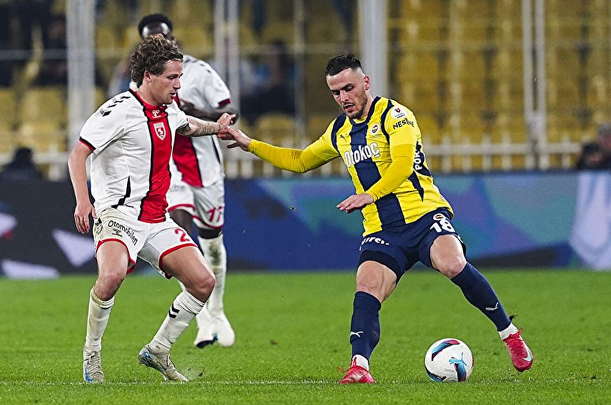 Fenerbahçe'nin sezon başında Juventus'tan kiralık olarak kadrosuna kattığı Filip Kostic istikrarlı futboluyla teknik direktör Jose Mourinho'nun gözdeleri arasına girdi.<br>