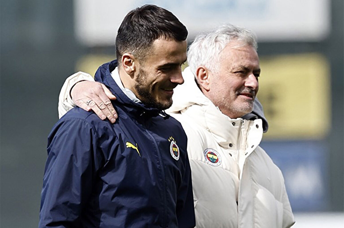 Juventus ile sözleşmesi 2026 yılında bitecek olan 32 yaşındaki futbolcunun yeniden kiralanmasının mümkün olmadığı ve transferin satın alma yoluyla gerçekleşeceğinin de altı çizildi.<br>