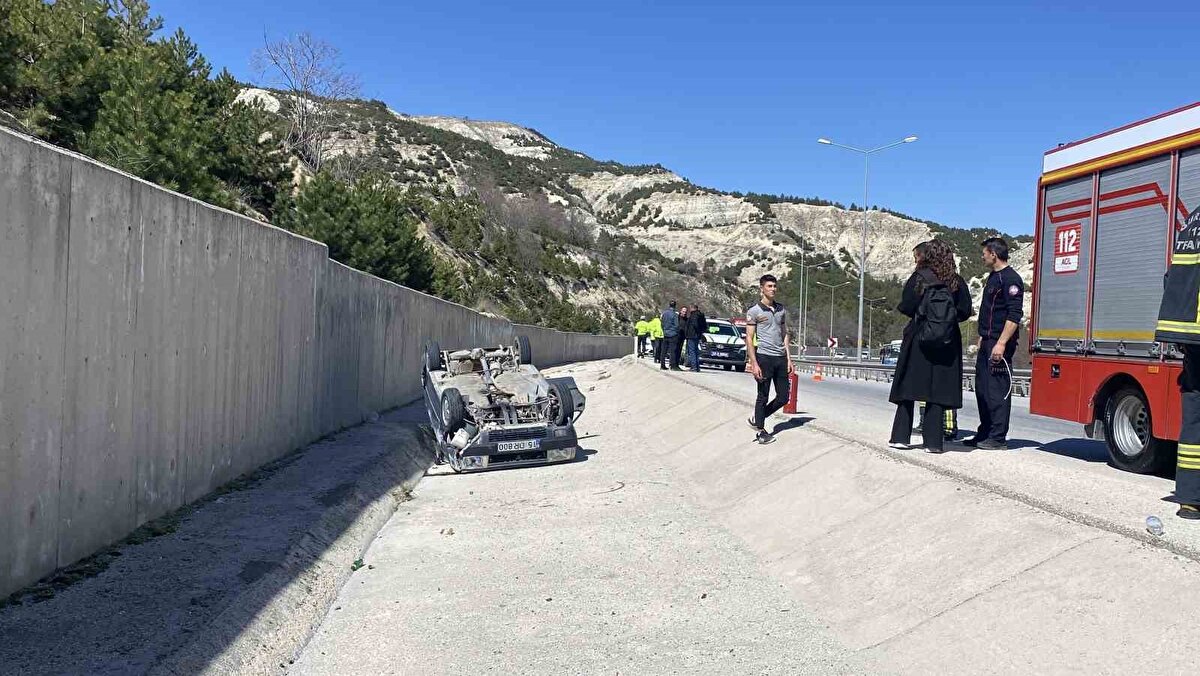 Çevredekilerin ihbarı üzerine olay yerine sağlık, itfaiye ve polis ekipleri sevk edildi.