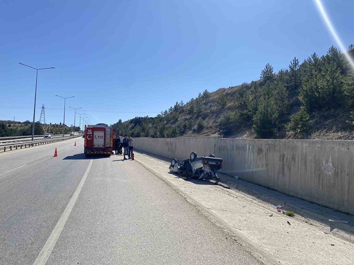 Kazada sürücü Sema C. ve yanında bulunan çocukları Kuzey G., Güney G. ile Emel Y. yaralandı.