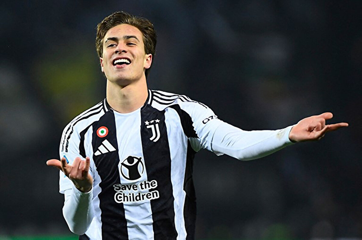 Futbol kariyerine Almanya'da SV Sallern'in altyapısında başlayan, sonrasında Regensburg ve Bayern Münih'in farklı alt yaş takımlarında oynadı. 2022'de Juventus'un altyapısına transfer olan milli futbolcu, 2023'te A takıma yükseldi. <br>