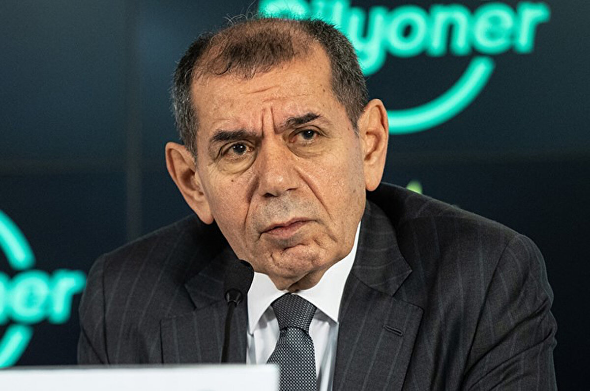 Galatasaray'ın ülkemizi yurt dışından temsil ettiği her an, bu umudun yansımasıdır. Galatasaray, yurt dışında başarıya yürüdüğü zaman 85 milyon Türk insanının onun arkasında olduğunu hep gördük. 85 milyonun desteğine mazhar olmuş kulübümüzün tavrı, duruşu olduğu için 85 milyon arkasındadır. Kopenhag'da aldığımız UEFA Kupası, bunun en büyük göstergesidir. Hangi takımın taraftarı olsun olmasın, o günkü sevinci bir hatırlayalım. Ülkemizin mutluluğunu, ülkemiz insanlarının nasıl sevindiğini hafızalarımızda bir tazeleyelim.<br>