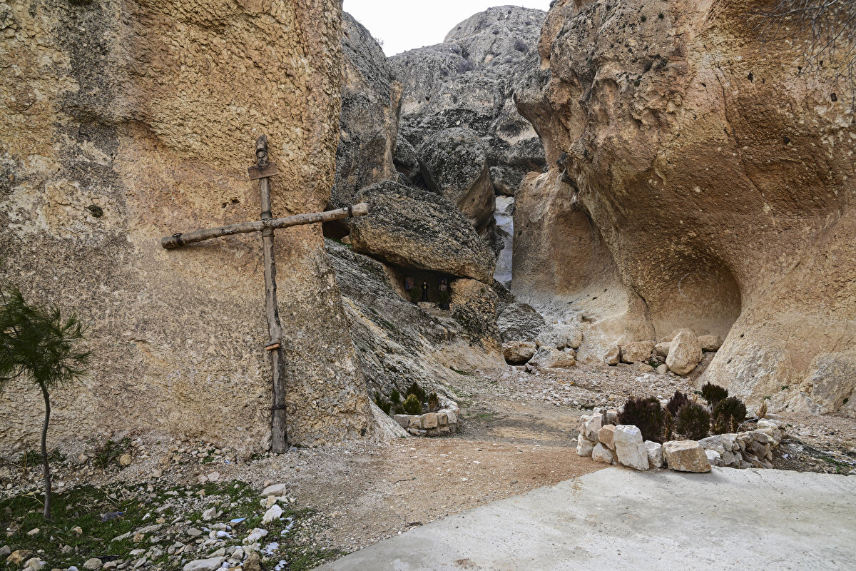 Nüfusunun üçte ikisi Hristiyan, üçte biri ise Sünnî Müslüman olan halk, asırlardır bir arada yaşıyor.