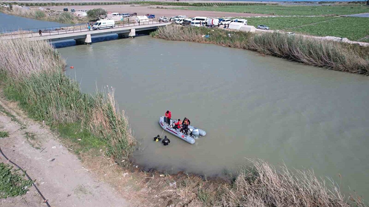 Kanal ve çevresinde 162 personel, 37 kara aracı, 5 bot ve 3 balıkçı teknesi, cayrokopter ve 2 dronla arama çalışması başlatıldı.