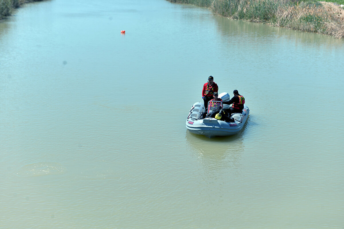 İlçeye bağlı Bahçe Mahallesi'nde tarım işçiliği yapan Karanfil (27) ve İbrahim Timi (28) çiftinin 2 çocuğundan büyüğü Cumali Timi, arkadaşları ile oyun oynamak için 12 Nisan sabahı çadırdan çıktı. 