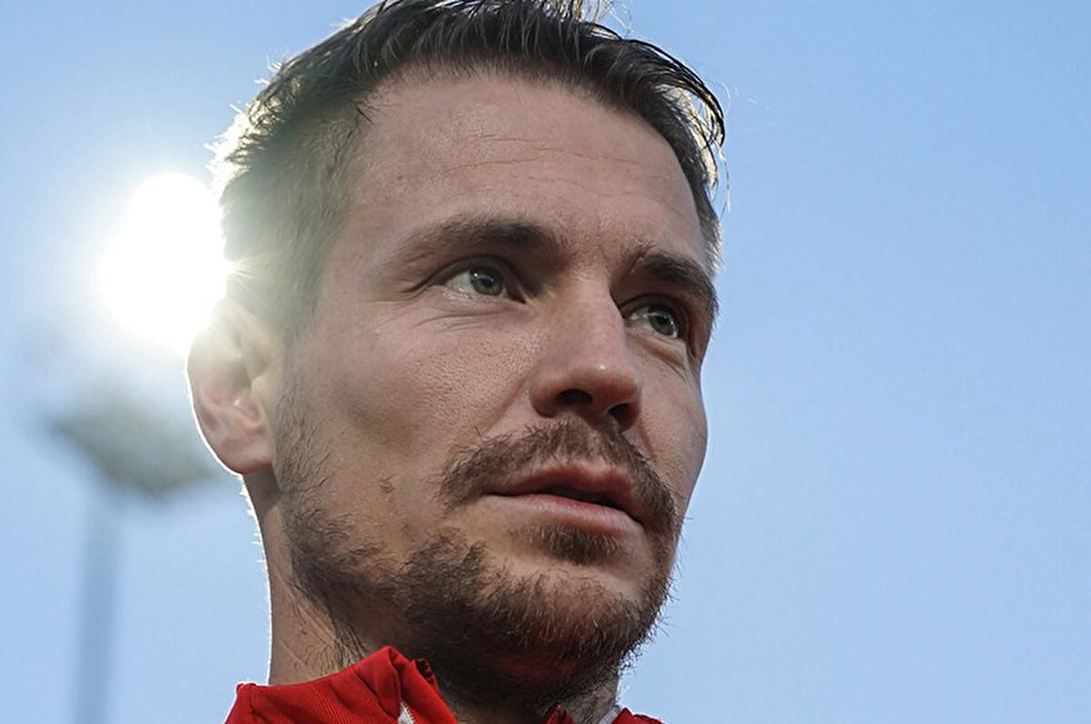 Kayserispor'un Kasımpaşa'yı 1-0 mağlup ettiği maçta kırmızı kart gören Majid Hosseini ile sarı kart gören Mehdi Bourabia, Kartal Kayra Yılmaz, Miguel Cardoso ve Dimitrios Kolovetsios, Fenerbahçe maçında cezalı duruma düşmüştü.<br>