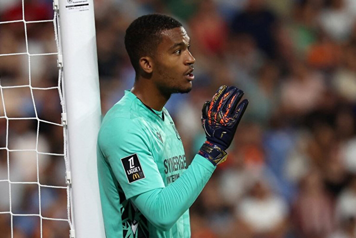 Fransız basını, Nantes'ın Alban Lafont ile ayrılık kararı aldığı ve sezon sonunda teklifleri değerlendireceğini yazdı.<br>