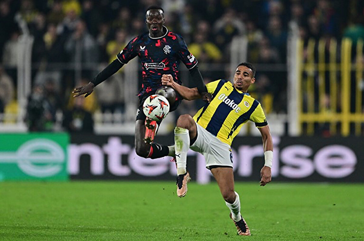 Djiku, Fenerbahçe forması altında 71 maça çıktı.<br>