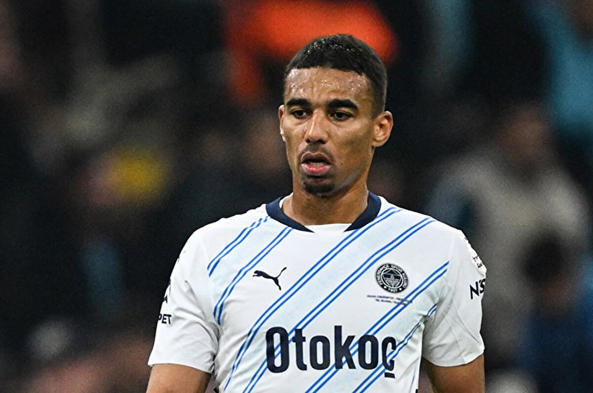 Sözcü'de yer alan habere göre, Djiku'nun menajeri aracılığıyla kulüp aradığı ve Rennes ile Marsilya'nın futbolcuyla ilgilendiği öne sürüldü.<br>