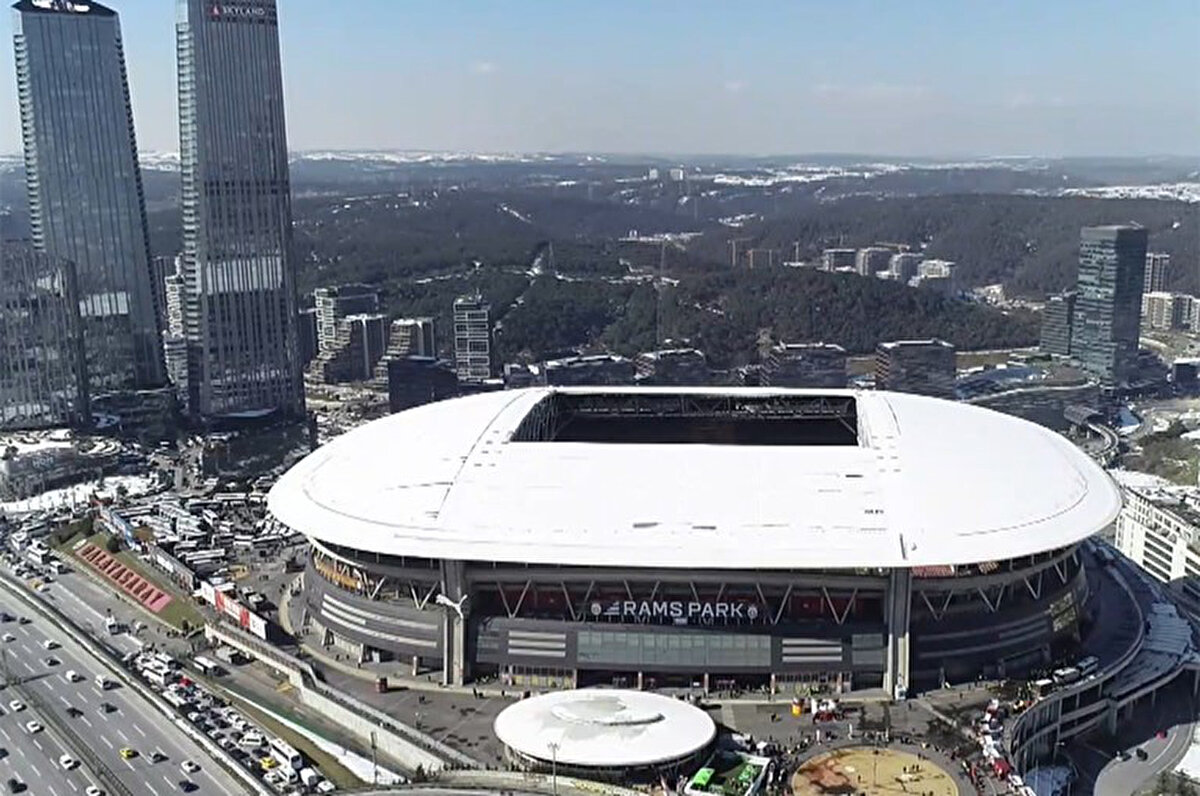 Rams Park'ta yapılması planlanan bu değişiklikler için finansmanının sponsorlar tarafından karşılanacağı ve stadyumun gelecek sezon yeni bir görünüme ulaşacağı belirtildi.<br>