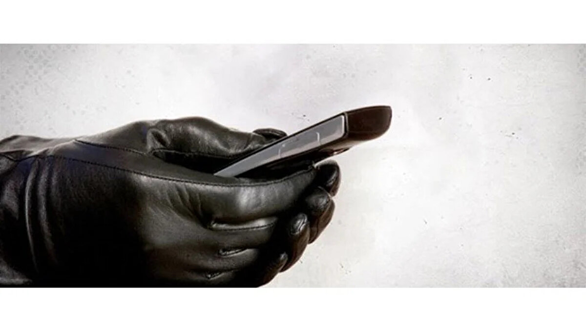 Dolandırıcıların genellikle kullandığı ifadeler "Hakkınızda 98 bin TL ceza var...", "Hapis cezası almamak için hemen ödeme yapmanız gerekiyor..." benzeri olup, ortada gerçek bir suç varmış gibi göstererek insanı öncelikle şüpheye düşürüyorlar. 