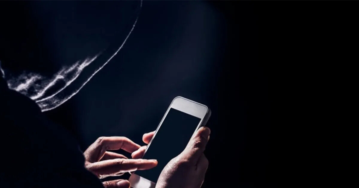 Şunları yapın:<br><br>- Paniklemeyin.<br>- Aramayı sonlandırın.<br>- WhatsApp’tan yazsalar bile tıklamayın.<br>- En yakın karakola gidip şikayet edin.<br>- Ses kaydını ve ekran görüntülerini saklayın.