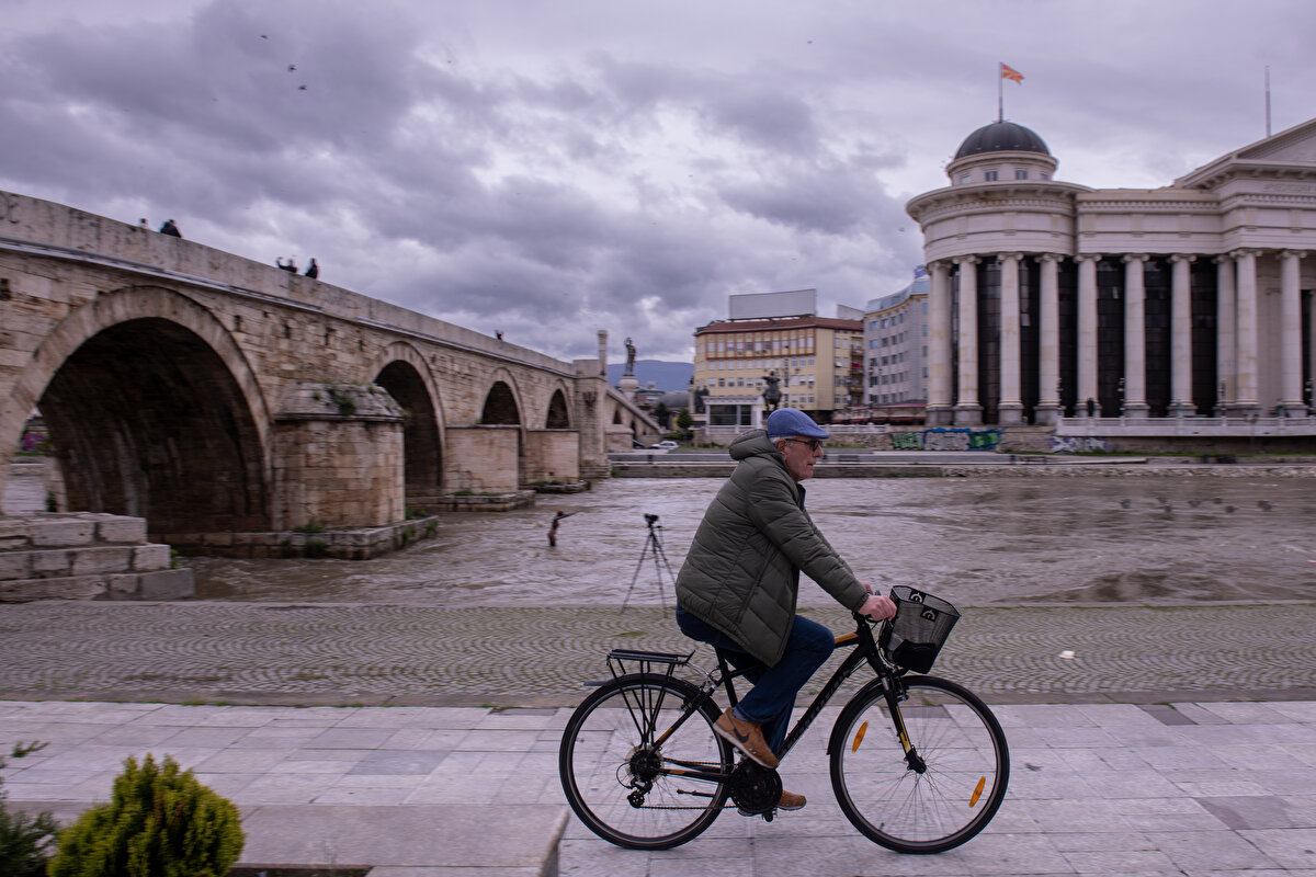 Üsküp Belediyesinin armasında da yer edinen Taşköprü, dinî ya da etnik kökeni farklı olan Makedonya halkları tarafından da benimsemiş durumda.