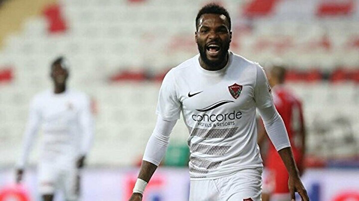 Süper Lig takımlarından Hatayspor'da gol krallığı yaşayan ve kariyerini Çin'de sürdüren Aaron Boupendza'dan acı haber gelmişti.